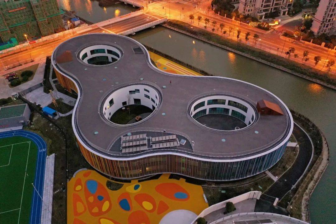 从市中心搬到青浦,从省外慕名而读…上海这所幼儿园让沪苏家长"挤破头