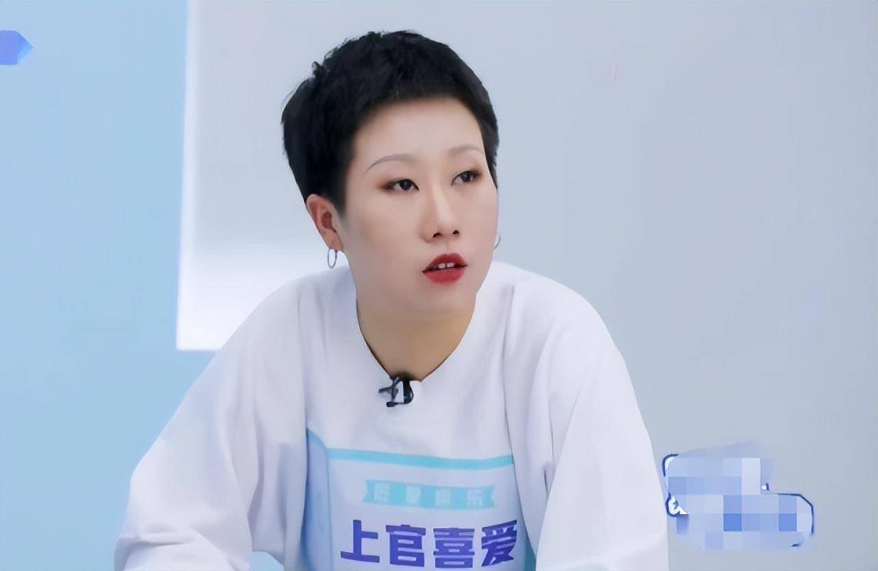 甚至连圈内资深艺人杨培安都忍不住发声表示,当时在疫情下,许多人都在