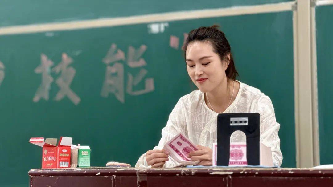 经管系丨"经管点钞赛前训·技艺飞扬展新姿"活动顺利开展_郭婷_比赛