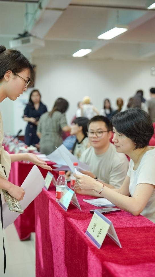 新重庆客户端启动2024年定向实习生校招计划 首站走进重庆大学