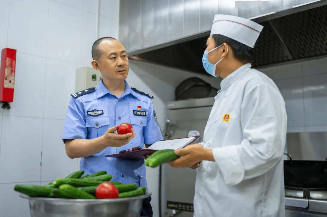 朝阳分局三间房派出所民警15我们家的政委,有"背景"!