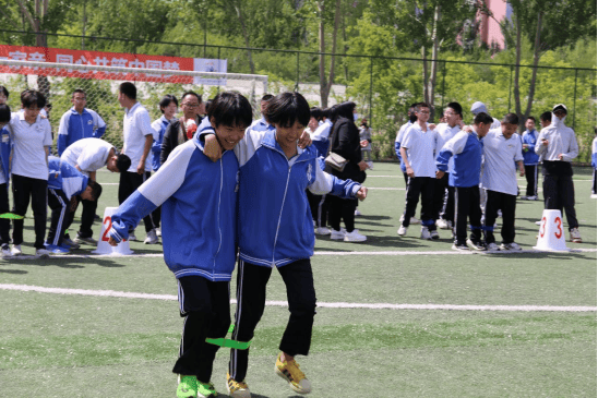 【校园动态】挥洒激情 挑战自我——通辽七中举行首届师生户外远足行