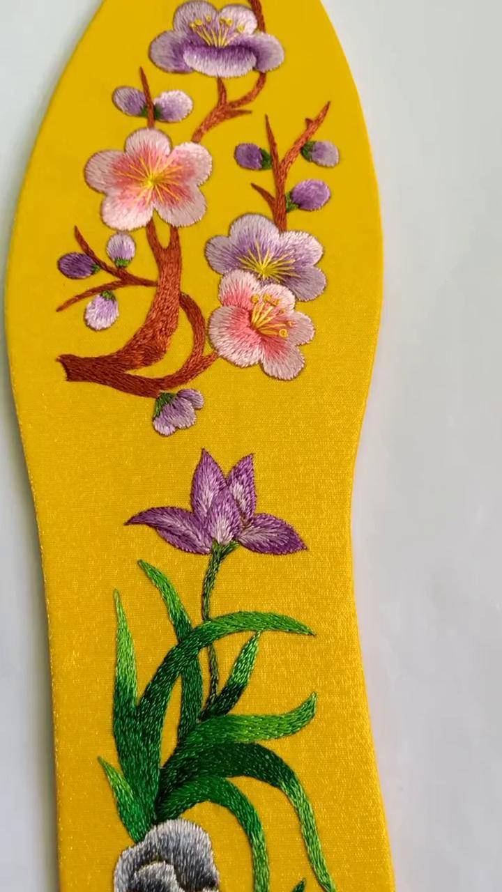 刺绣鞋垫 任何事想做好就得付出时间跟精力三个晚上直播绣好了梅花