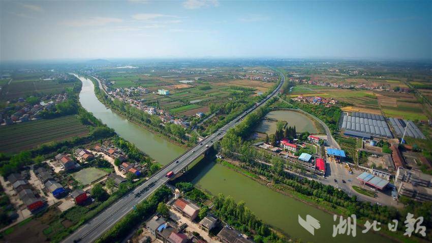 "楚天第一路"改扩建迎来重大节点 "33岁"大桥成功爆破