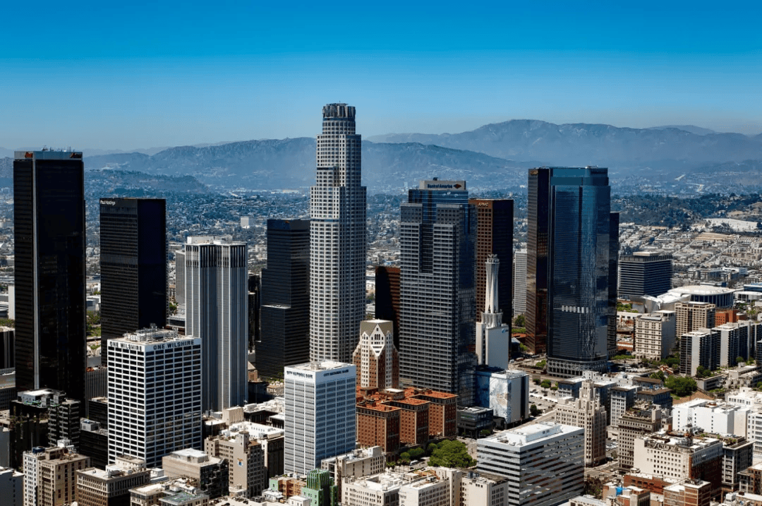 相比之下,洛杉矶的百万富翁人数为21.