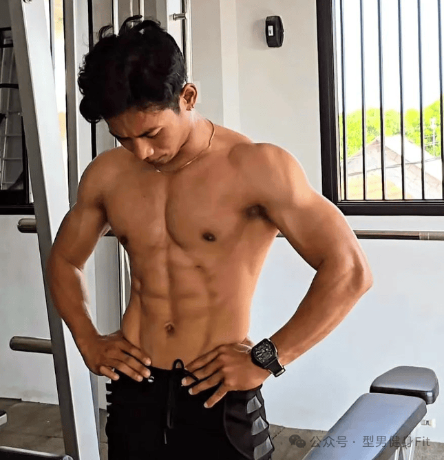亚洲精瘦肌肉男