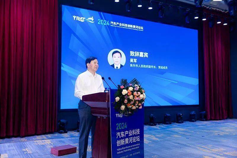 黄河交通学院理事长李顺兴,副理事长马国庆,党委书记原永宏,校长