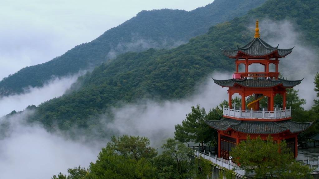 被誉为世界过山瑶之乡的韶关市乳源瑶族自治县,是一个以自然风景区