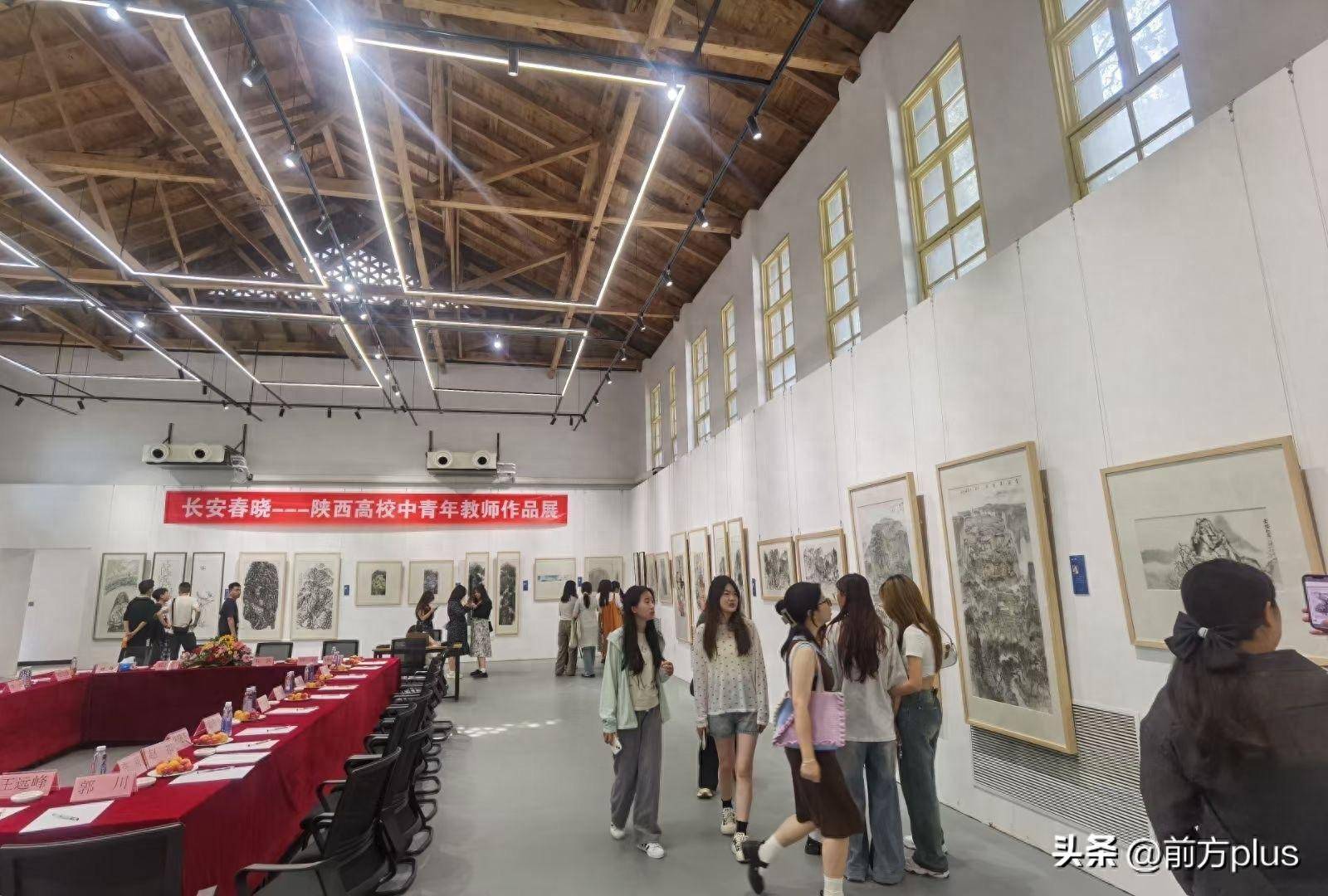 此次展览邀请了来自以陕西省为主的16所艺术类高等院校的32位中青年