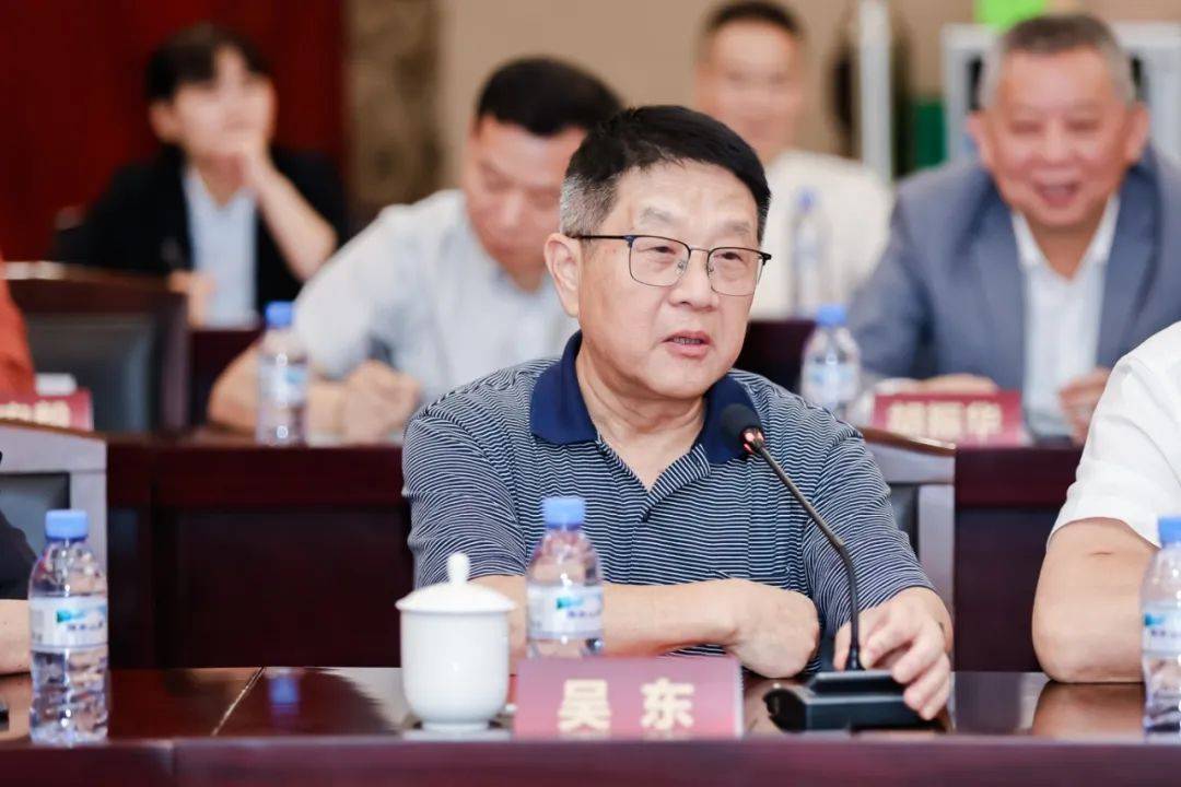 向右滑动查看更多>>交流环节,潘怀莲,吴东,章晟,蒋仕熙,徐顺聪,张安将