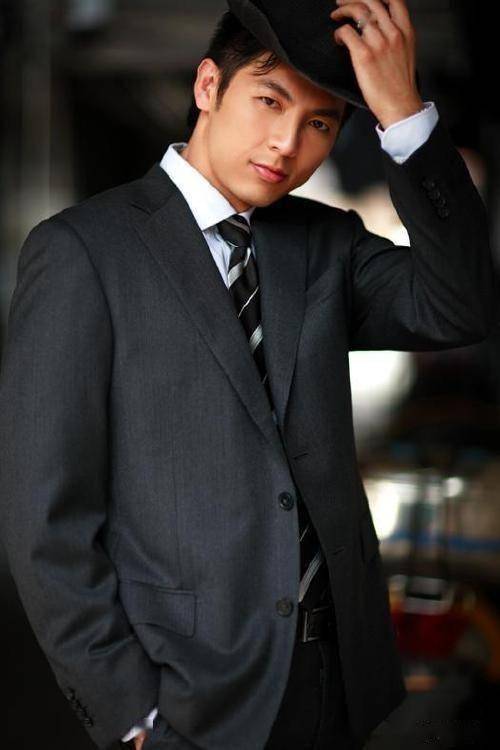 "人间尤物",嫁富豪后惨遭家暴,二婚嫁教练高龄产女_翁虹_伍伟杰_影片