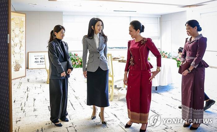 “消失”153天后首露面，韩国第一夫人安全了？