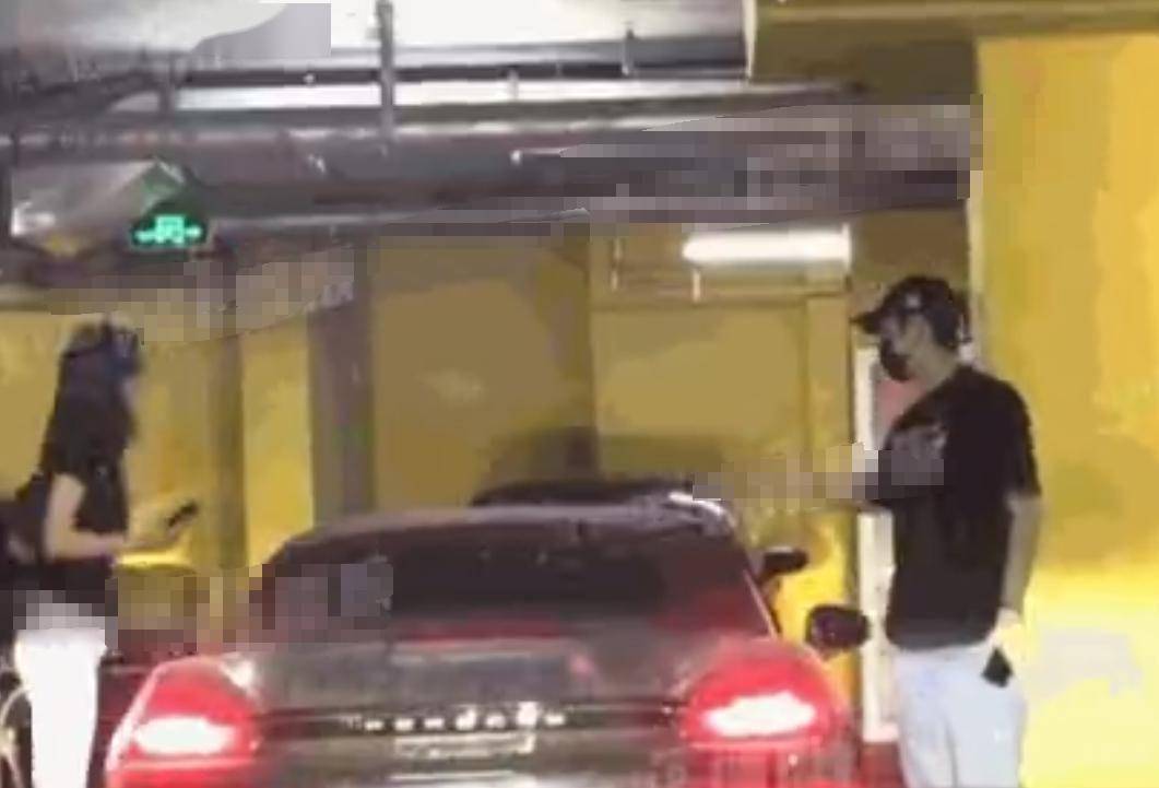 赖冠霖新恋情曝光:女生面容白皙身材火辣!网友:他好像总在恋爱