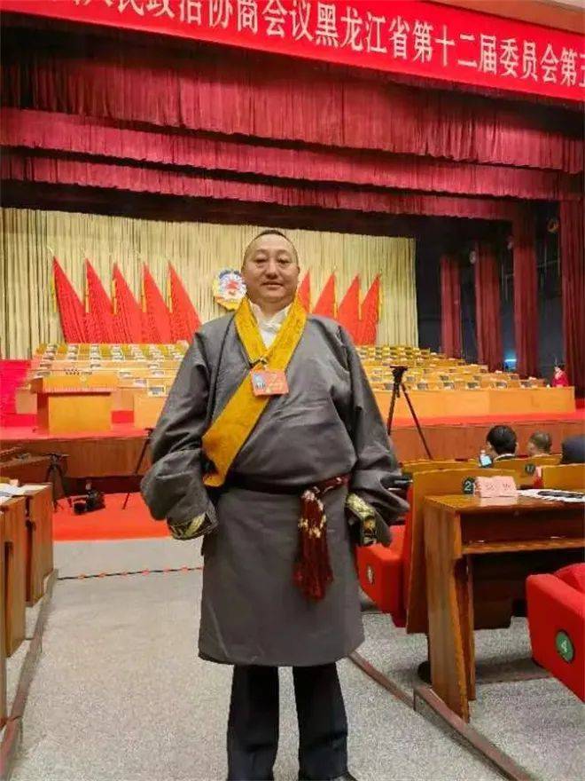四朗青佩:当代藏医藏药领域的后起之秀