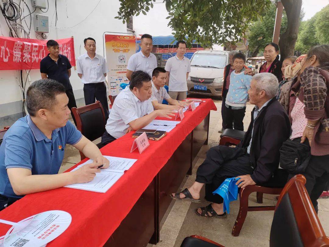 监委紧盯群众身边不正之风和腐败问题,组织纪检监察干部深入社区街道