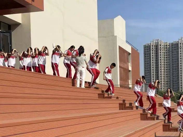 廊坊市第九中学组织开展"56112防灾减灾日"疏散演练活动廊坊市第二