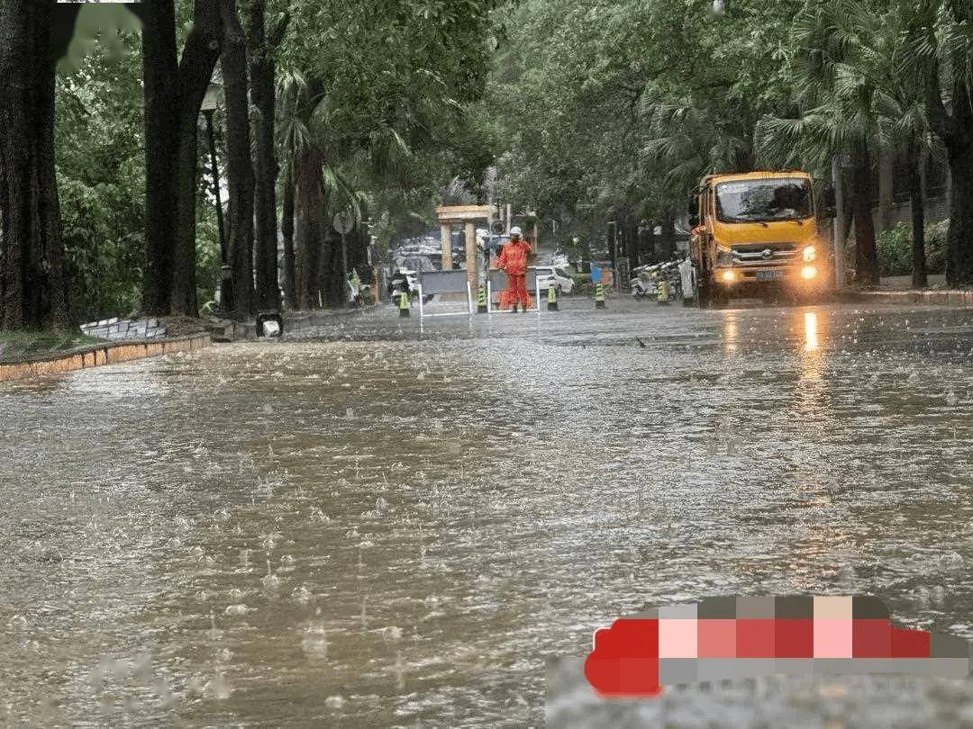 注意绕行!广西南宁多路段积水较深实行交通管制,多部门紧急救援_市民_
