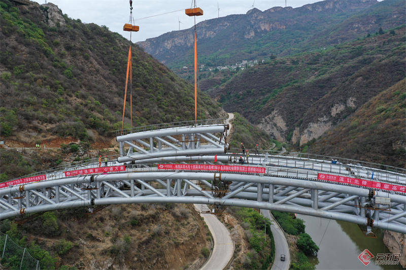 全国在建首座上承式钢管混凝土倒虹吸拱桥顺利合龙