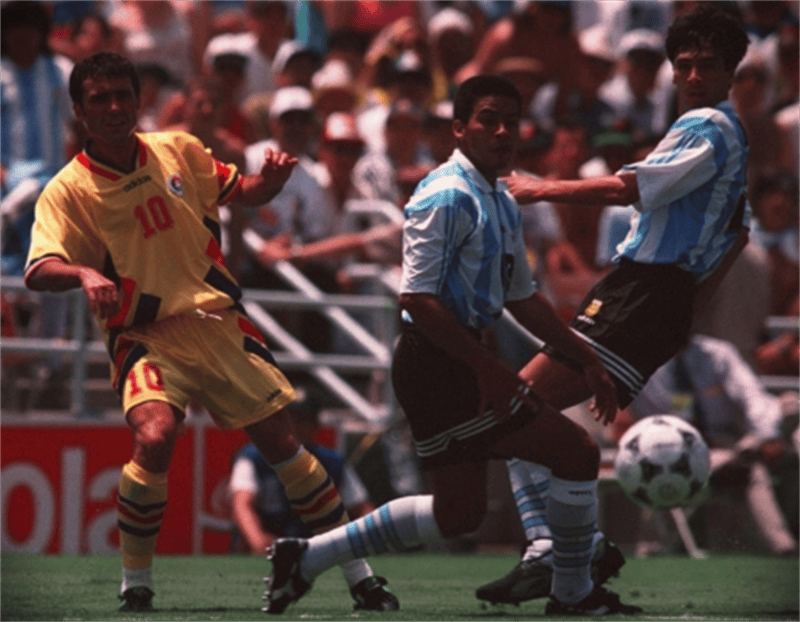 皇马巴萨的双料10号,在皇马无法融入更衣室,去巴萨吃了规则的亏