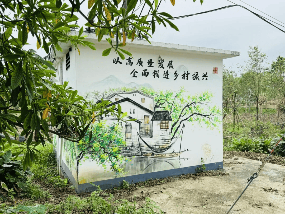 增加电房特色墙绘,使环境更美观.幸福心岭,美丽焕新.