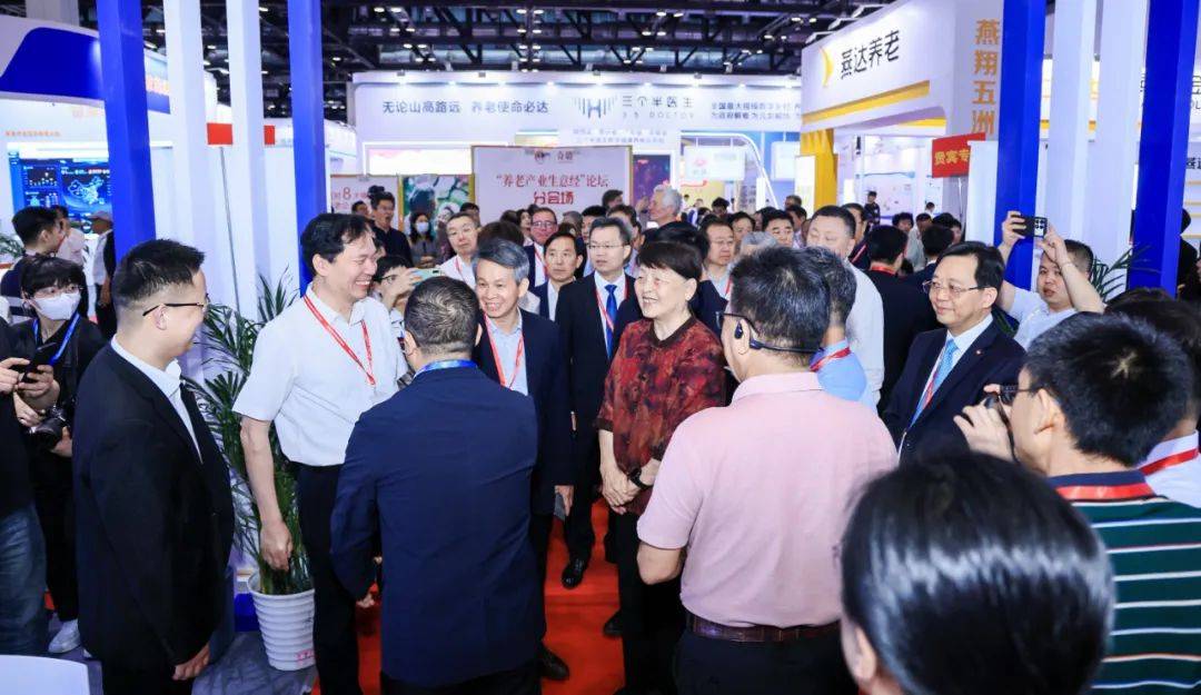 本届博览会期间,新华社,《人民日报》,中央电视台等50多家主流媒体