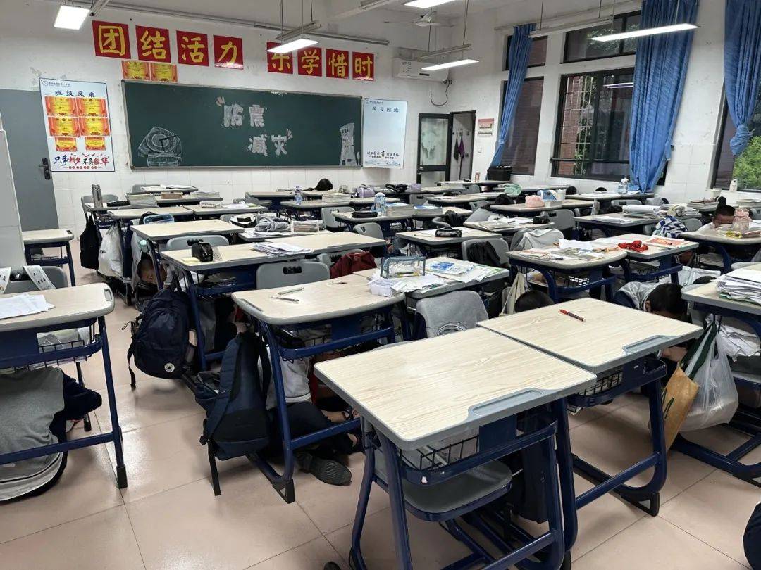 台商区一中开展防震应急疏散演练_图片_出处_版权