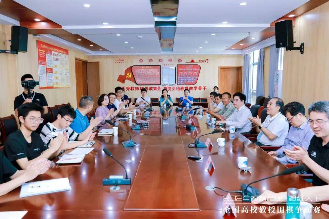 北大等高校教授走进一中_祁门_青年_来自