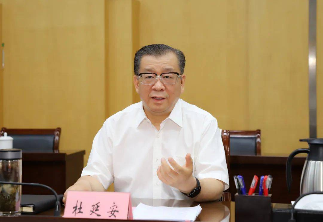 杜延安与乔宏军举行工作会谈