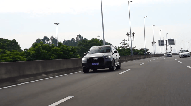 奥迪的旗舰suv,车机体验却不如十来万的国产车?试驾奥迪q7