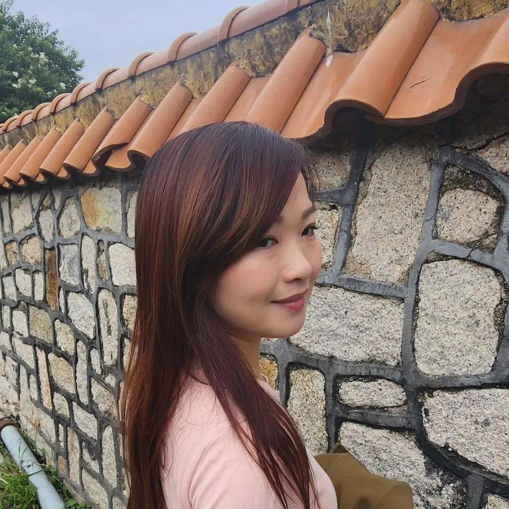 当时陈浩民狼吻陈嘉恒事件发生后,陈浩民在香港和内地刊登了相关道歉