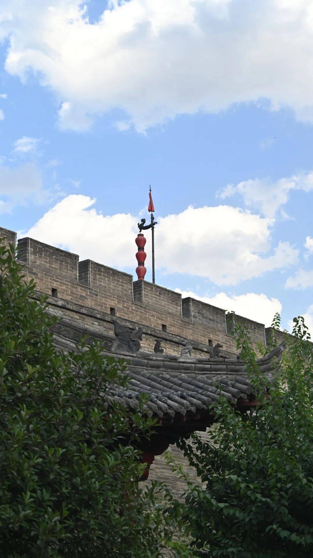 西安城墙拍了拍你，想看看你镜头下的城墙夏日-西安城墙朋友圈配文