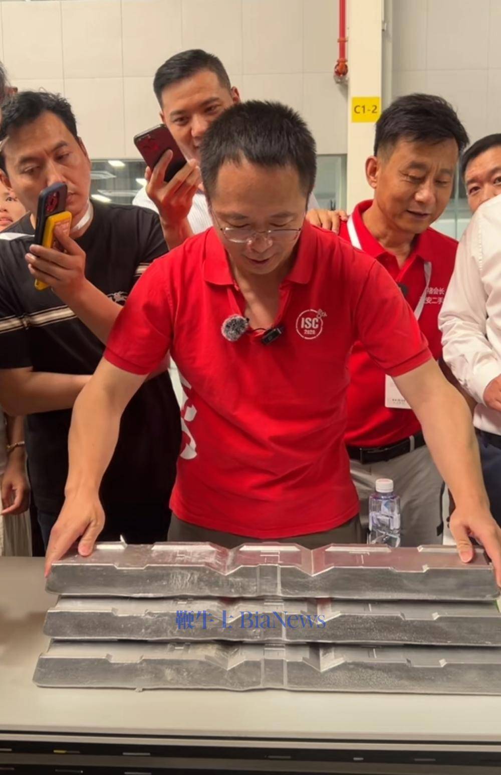 极氪009光辉版今日首批交付,周鸿祎现场提车_搜狐汽车_搜狐网