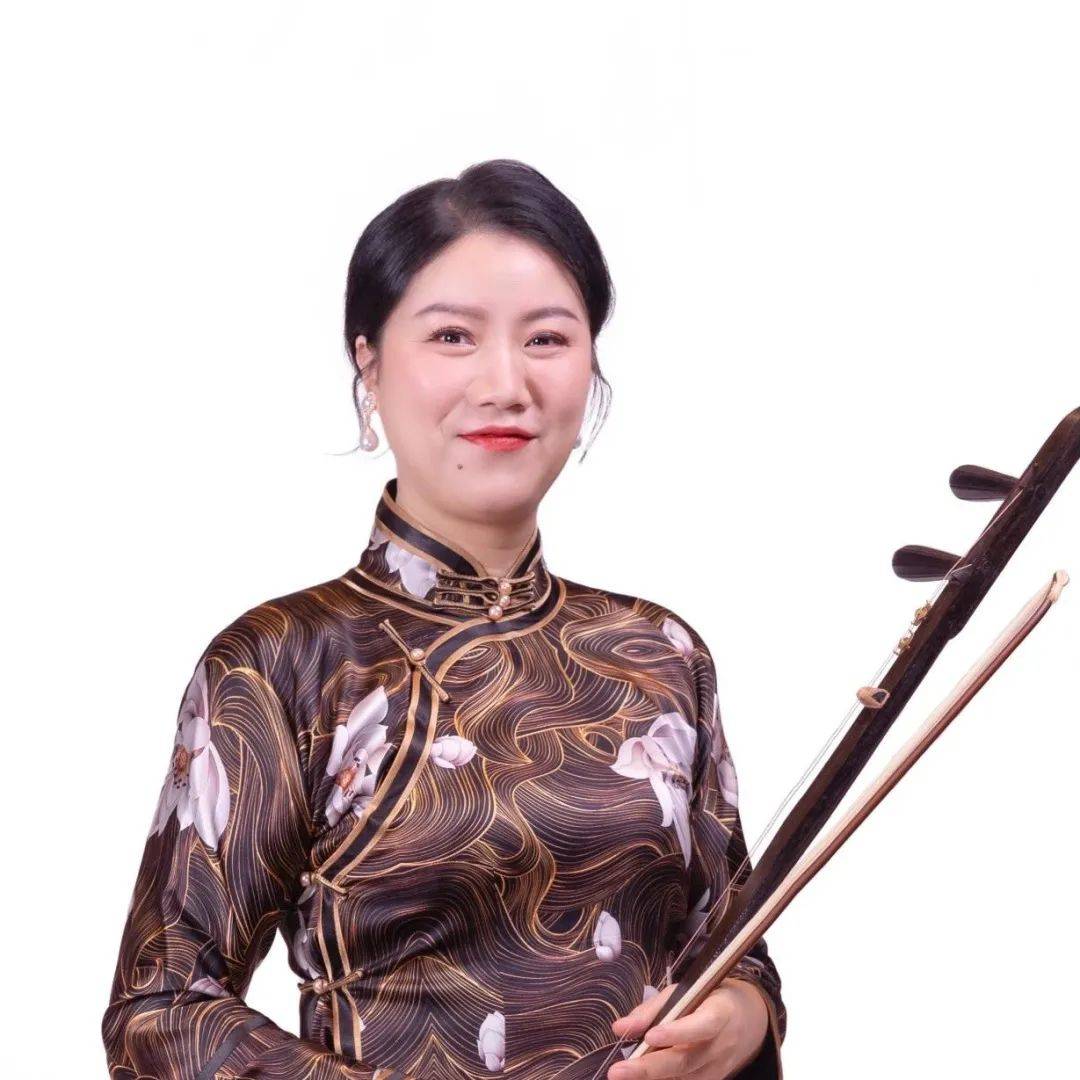 中国提琴:何琳二胡演奏家,北京王建平昆曲工作室 中国提琴演奏员