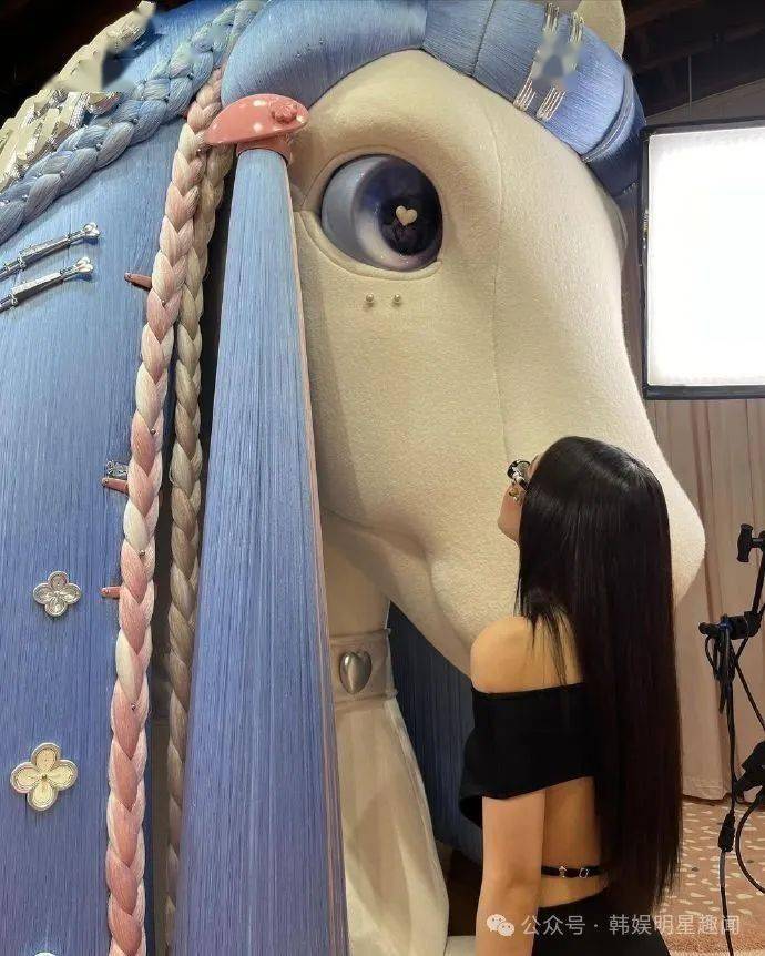 同时,blackpink组合成员jennie,也公开了通过普拉提锻炼出的强健腹肌.