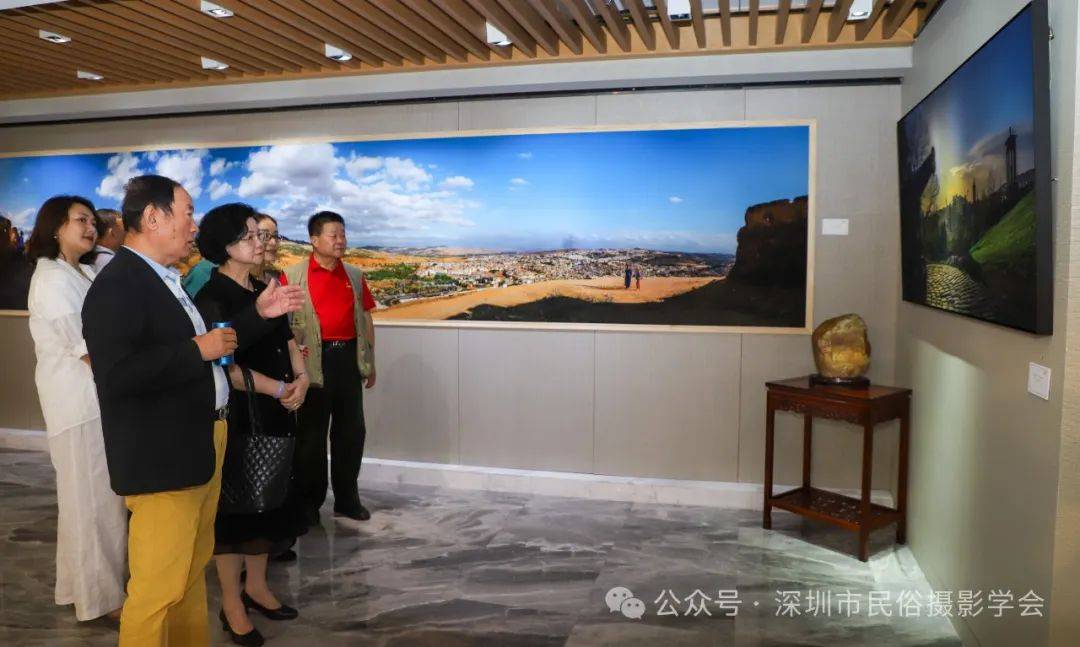 深圳市民俗摄影学会一行参观我会顾问庞大同先生"大同行游掠影之二"