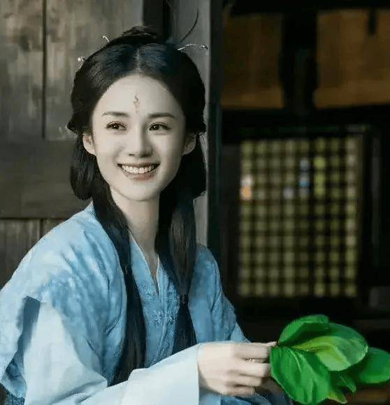 演完赵丽颖女儿9年后演龚俊妈妈,从灵动到成熟,没认出35岁的她_安悦溪