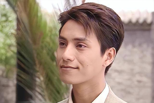 陈坤的儿子已成年,容貌开始显现母亲的基因,像谁可以认得出吗?