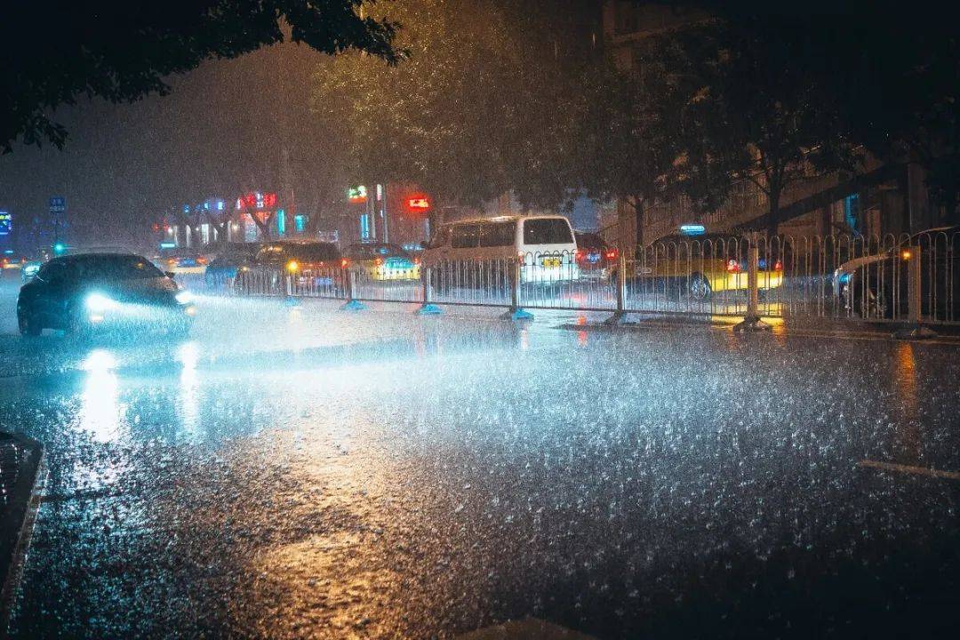 三预警齐发！强降雨来袭！_区域_地区_天气