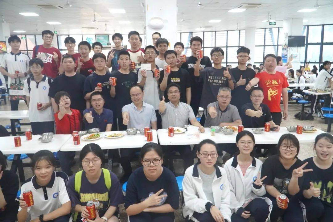 "暖心鱼宴"助力高考 "鱼跃龙门"祝愿未来_高三_龙海_学子