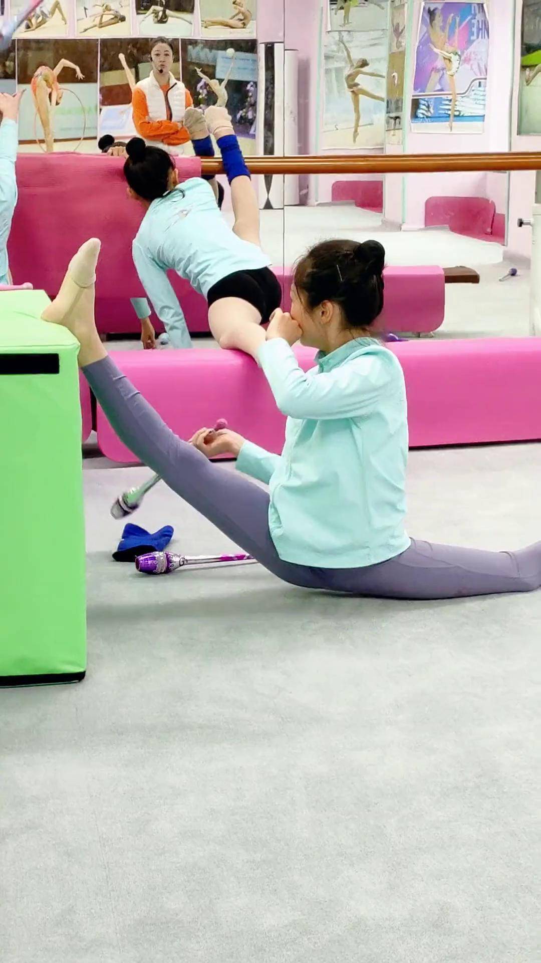 艺术体操 日常训练 基本功 软开度训练 压腿