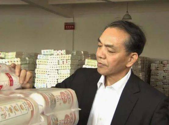 卖挂面挣10亿身家,他72岁辞职做网红,还想做一家上市公司