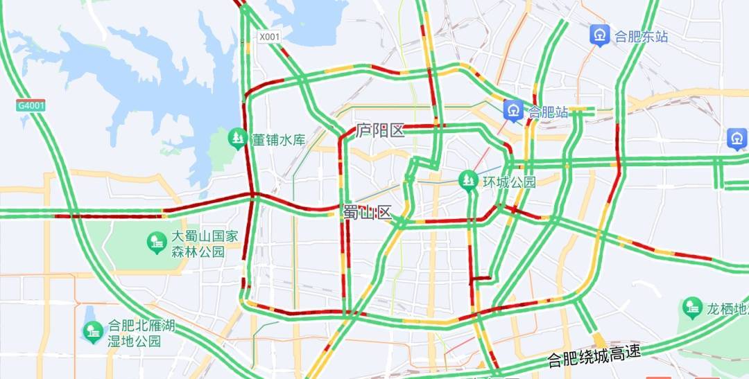 提醒市民朋友出行前掌握交通路况信息,避开积水路段,尽量选择地铁等