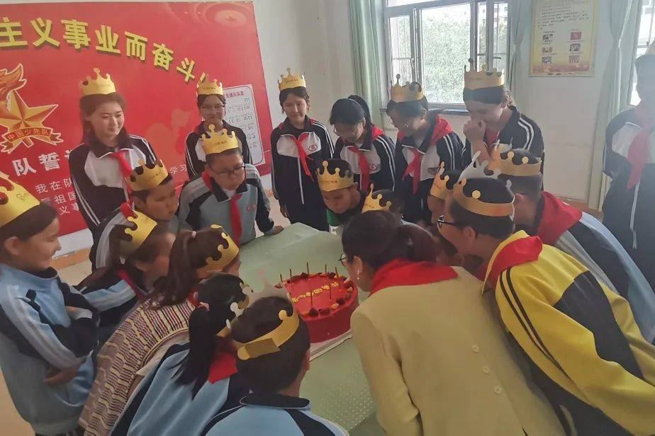 【共伴成长】福海县西城区寄宿制学校开展"红领巾爱祖国"共青团爱心