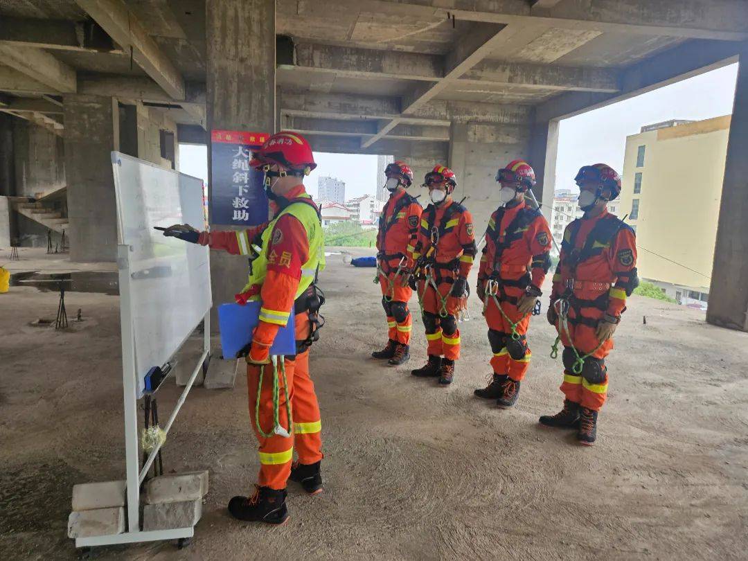 苦练"绳"功,保护"绳"命丨墟沟消防救援站扎实开展绳索救援专项训练