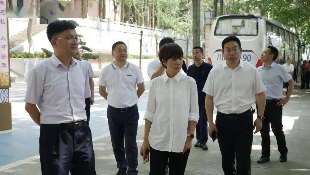 张晓艳副主任一行的到来表示热烈欢迎,并指出今年恰逢南部中学建校100