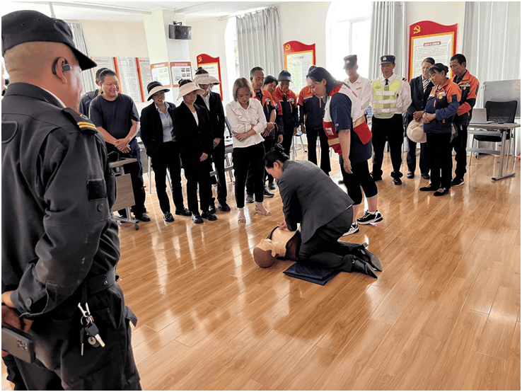 万辉社区开展应急救护培训