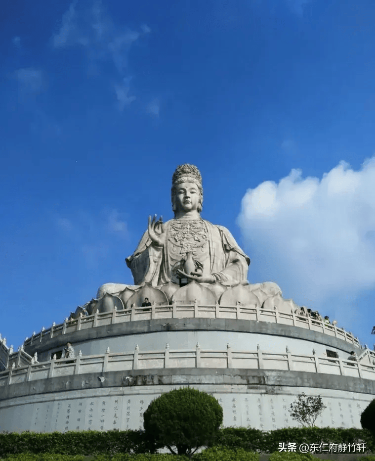 联赠广东省东莞市观音山国家森林公园董事长黄淦波先生 文/李景宁