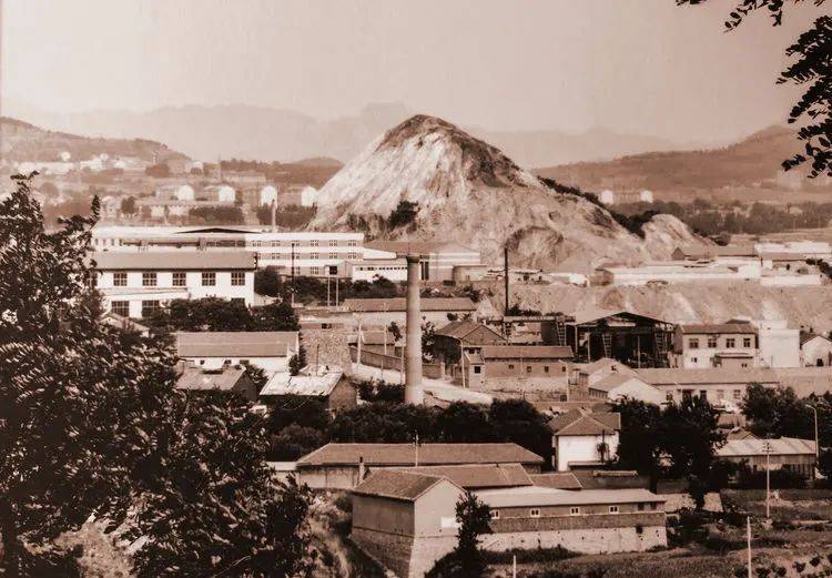 黑山煤矿煤矸石堆山头竹林社区的一位百岁老人刘同顺,这样对顺祥斋