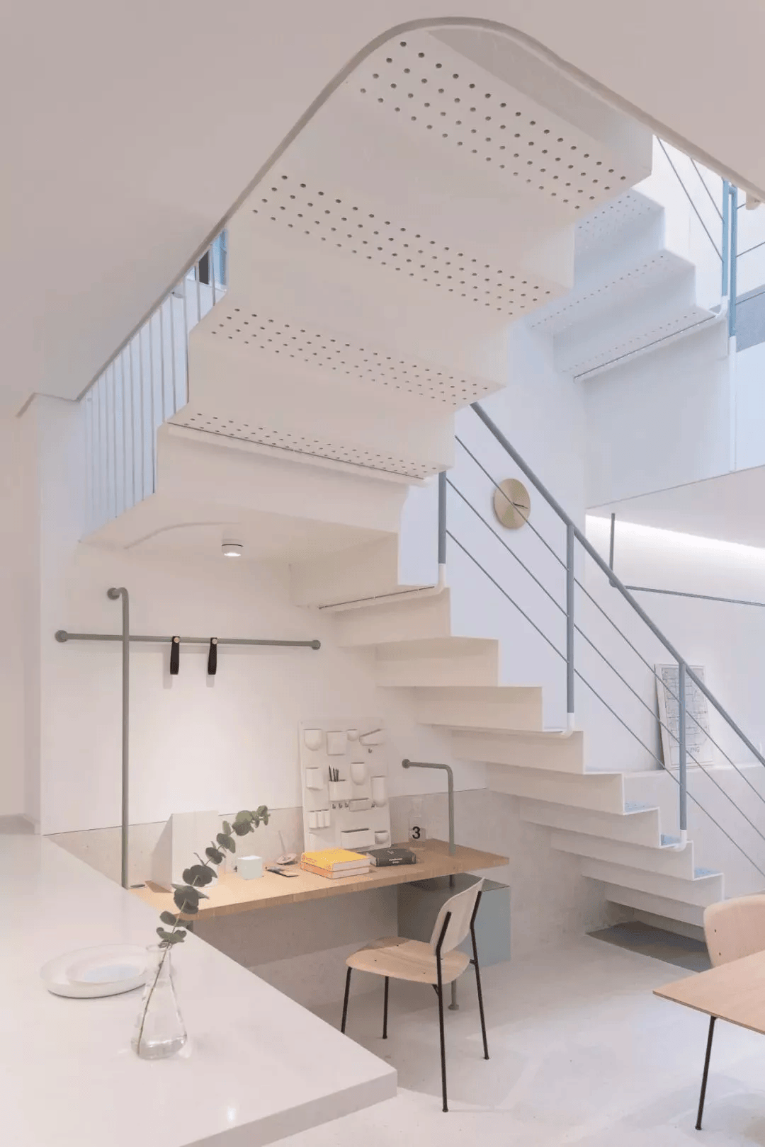 楼梯角落精心设计,小户型也能展现独特格调与魅力