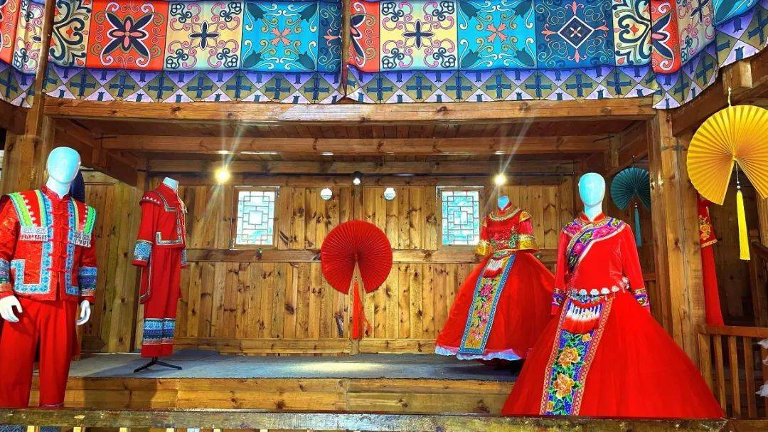 不是阿勒泰去不起,而是龙潭古寨更有性价比!